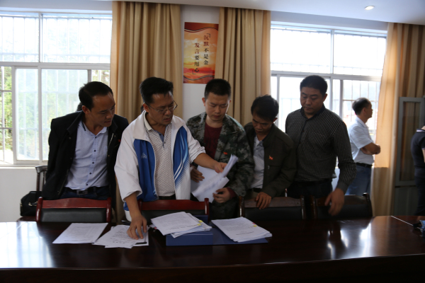 到大栗树检查村务监督工作