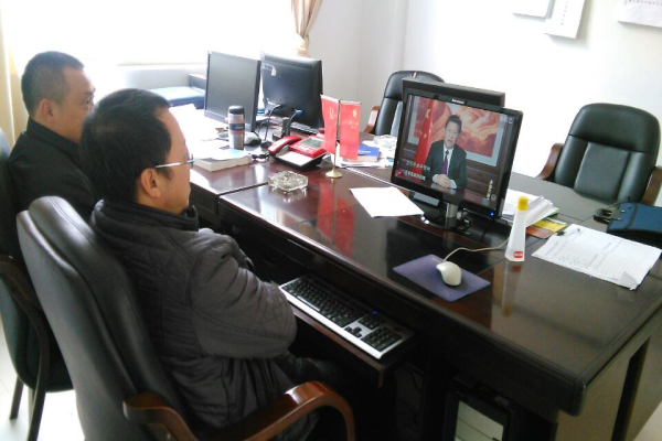 西畴县市场监督管理局干部职工个人积极观看《永远在路上》专题片