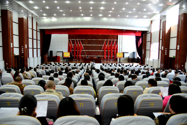 州委宣讲团成员在麻栗坡宣讲六中全会1