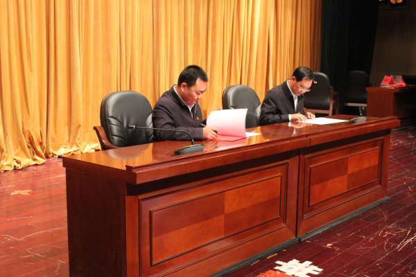 西畴：派单履责签订责任制1