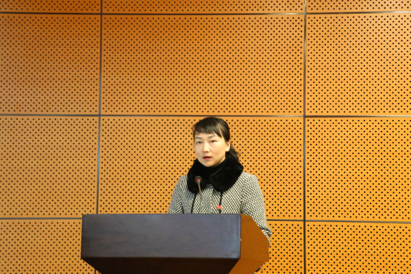 县文广体局局长黄云现场答“廉题”