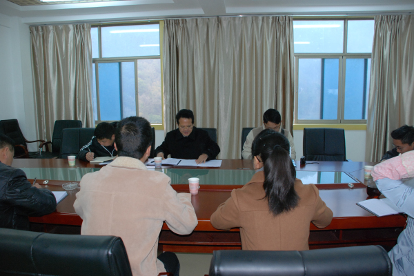 麻栗坡县委副书记、县长罗家祥同志到监察局调研