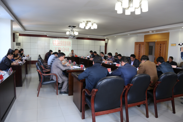 图为：3月中旬，马关县召开纪检监察系统工作会议，会议听取了各乡镇、部门纪委、纪检组汇报《工作任务清单》情况。全县27个纪检监察机关在会上上报了《工作任务清单》。