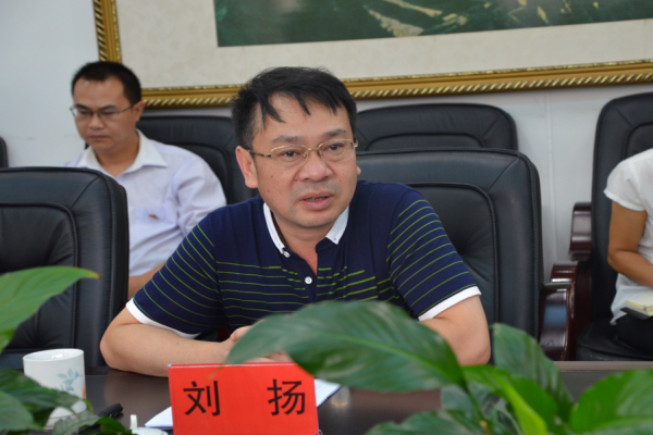 麻栗坡县委书记到县纪委调研纪检监察工作