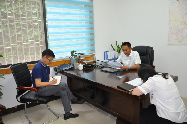 县纪委书记与县农科局局长开展提醒谈话