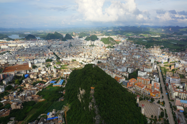 发展中的砚山新城　王国礼　摄