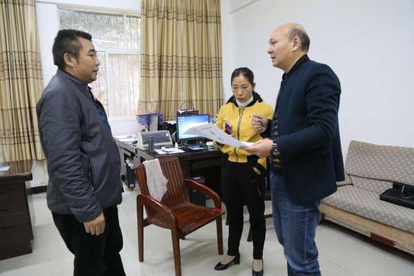 考核组延伸考核乡镇农科站及时向站长反馈检查发现的问题