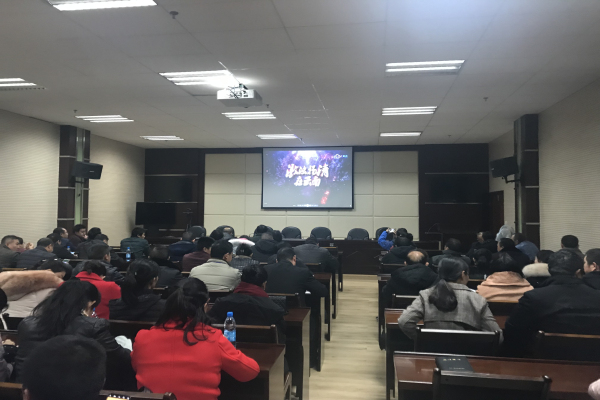 驻人社局纪检组观看专题片1
